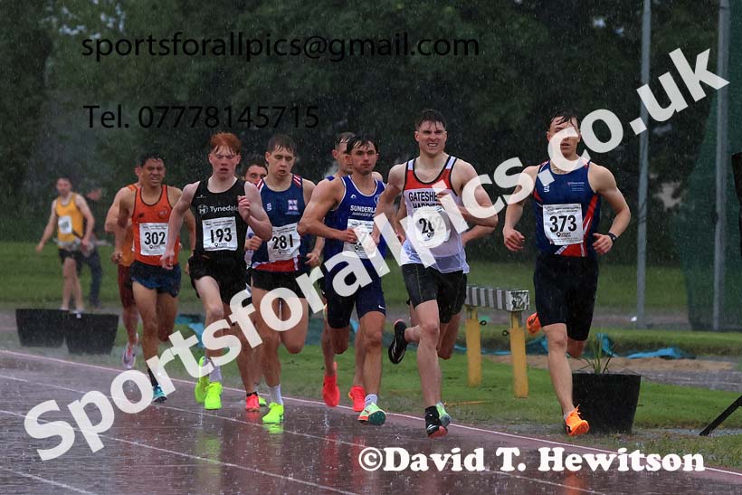 The Jimmy Hedley 800 metres on a very wet Wednesday evening, May 29th, NEGP 2, Monkton Stadium.  Photo: David T. Hewitson/Sports for All Pics